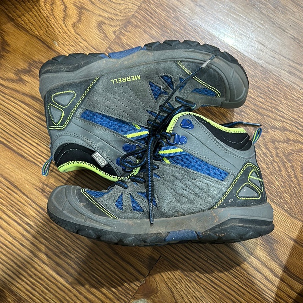 Merrell Brand! Like new hiking shoes. Hiking boots. Snow boots